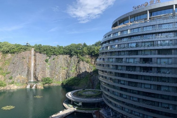 康輝旅游網(wǎng)<野奢深坑>廣州往返上海深坑，御水溫泉竹溪谷，蜂巢酒店，牛首山，南山竹海雙飛6天