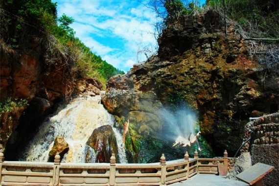 康輝旅游網(wǎng)<經(jīng)典大美騰沖>廣州往返云南騰沖、芒市、云峰山溫泉、熱海公園、和順僑鄉(xiāng)雙飛5天