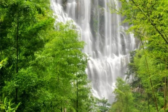 康輝旅游網(wǎng)<瀟灑游> 從化千瀧溝瀑布  溪頭村溯溪玩水 水果任摘住森悅谷泡動感溫泉純玩2天