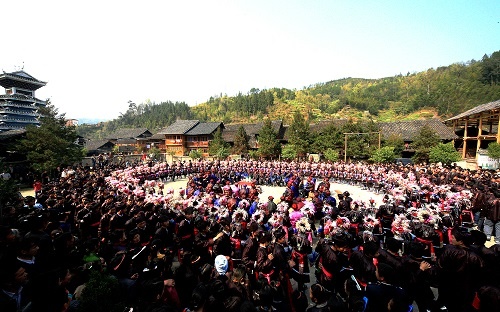 康辉旅游网<陌上花开>深圳出发贵阳+黄果树瀑布+阿西里西韭菜坪+织金大峡谷+平远古镇+乌江源百里画廊+海坪千户彝寨高铁5天4晚跟团游，入住1晚仿古轻奢五星织金饭店