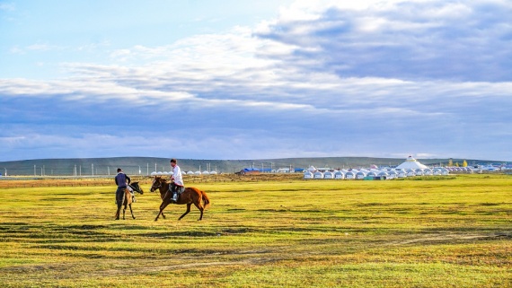 康辉旅游网<塞北秋之物语>深圳出发河北承德+乌兰布统+阿斯哈图石林+达达线+北京古北水镇双飞6天5晚跟团游，越野车深度游+油桶小火车，踏上备上追求治愈之旅