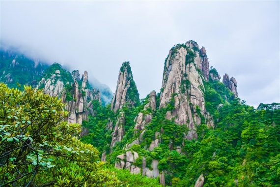 康辉旅游网【黄腾峡·漂流WD】广州往返清远黄腾峡漂流、体验真人CS野战、纯玩1天