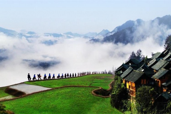 康辉旅游网<贵州精致VIP小团>小七孔、西江苗寨、梵净山、茅台古镇、茅台镇酱香酒厂双飞6日
