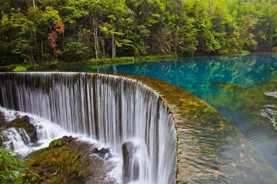 康辉旅游网<贵州精致VIP小团>黄果树、大小七孔、西江苗寨、乌江寨、茅台古镇双飞6日