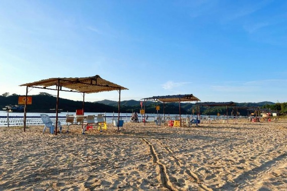 康辉旅游网【爆款特惠】广州往返英德云海江湾碱泉公馆4天3晚、吃足7餐、浈阳峡小镇+大樟沙滩