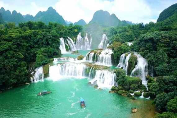 康辉旅游网<经典>广州往返春节德天鹅泉、渠洋湖、明仕田园风光、锦绣古镇、靖西鹅泉三天