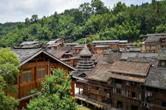 康辉旅游网<特惠>广州出发贵州谷雨肇兴+铜仁大峡谷+龙泉山杜鹃+镇远+石阡温泉双动4天