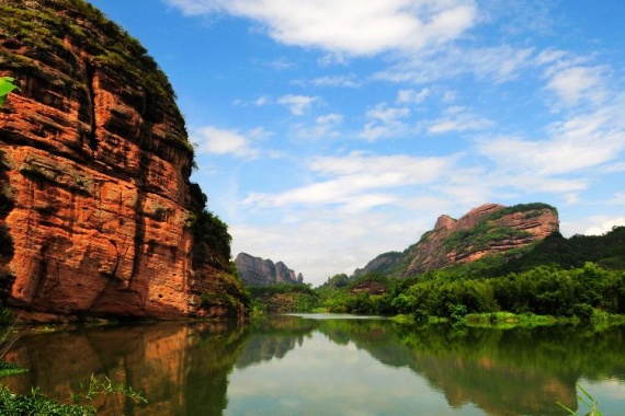 康辉旅游网<潇洒行>寻根问祖 遇上新丰红叶世界春枫节  广州往返世界地质公园丹霞山纯玩3天
